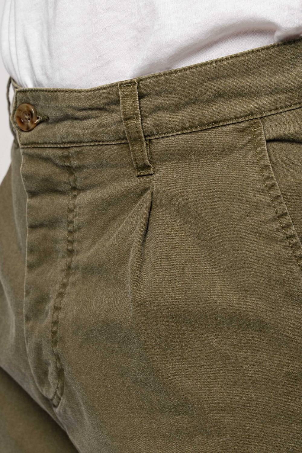 Officina 36 Pantaloni in gabardina delavè verde militare 2025