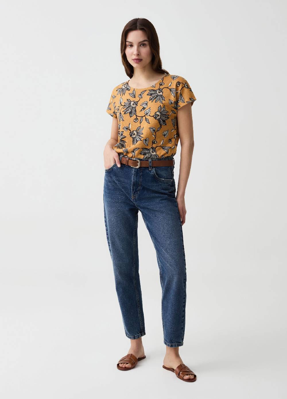 Ovs T-shirt in lino e cotone con stampa floreale Sottocosto