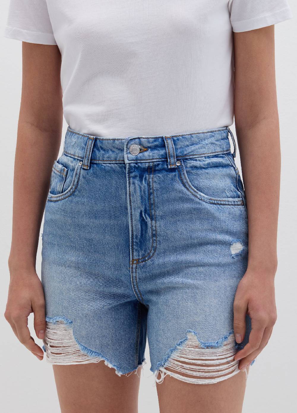 Ovs Shorts mom fit in denim con strappi Moda