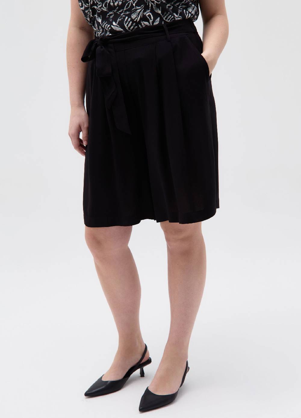 Ovs Bermuda con pinces e cintura Curvy Offerte