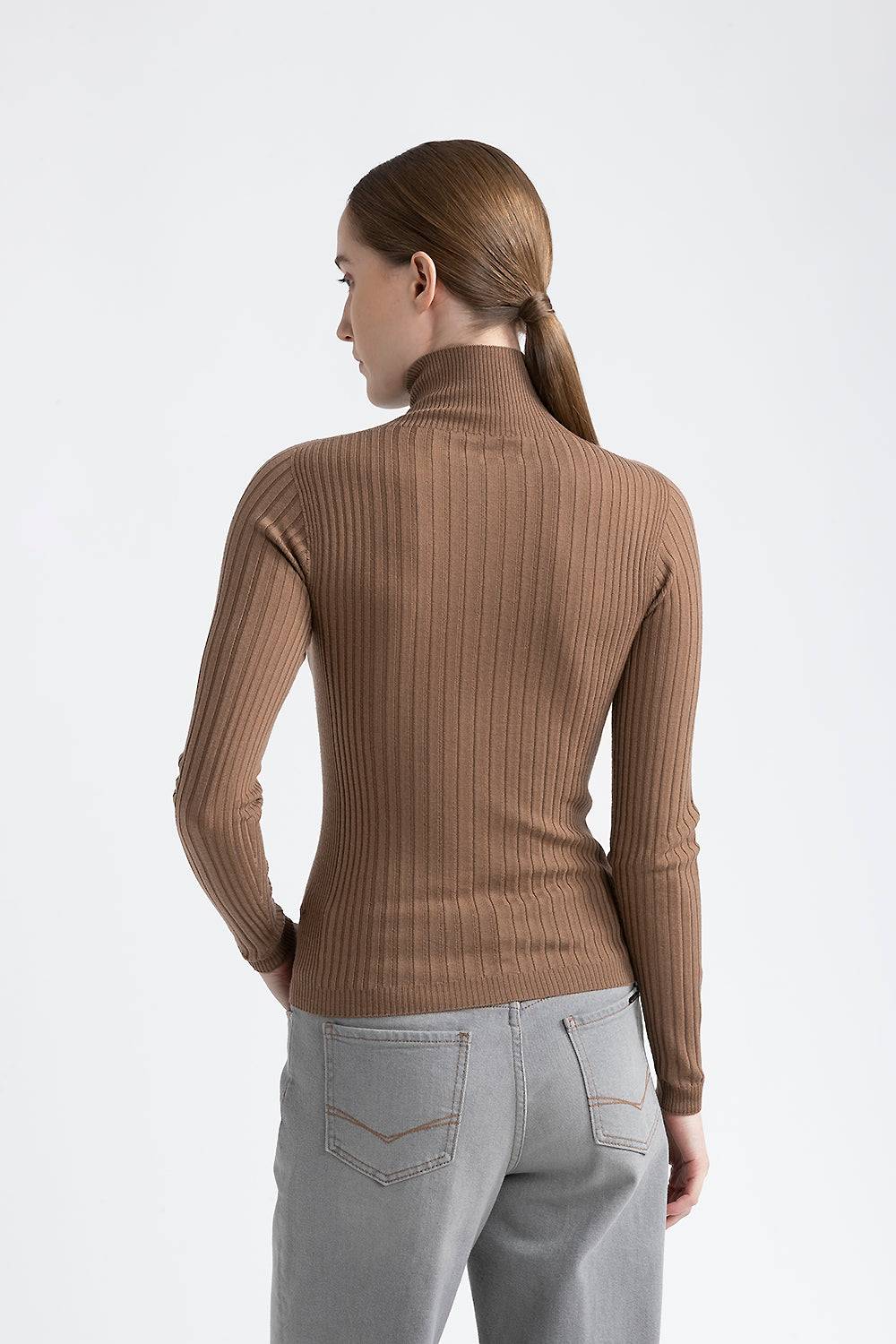 Peserico Maglia collo alto in filato di pura lana vergine In Linea