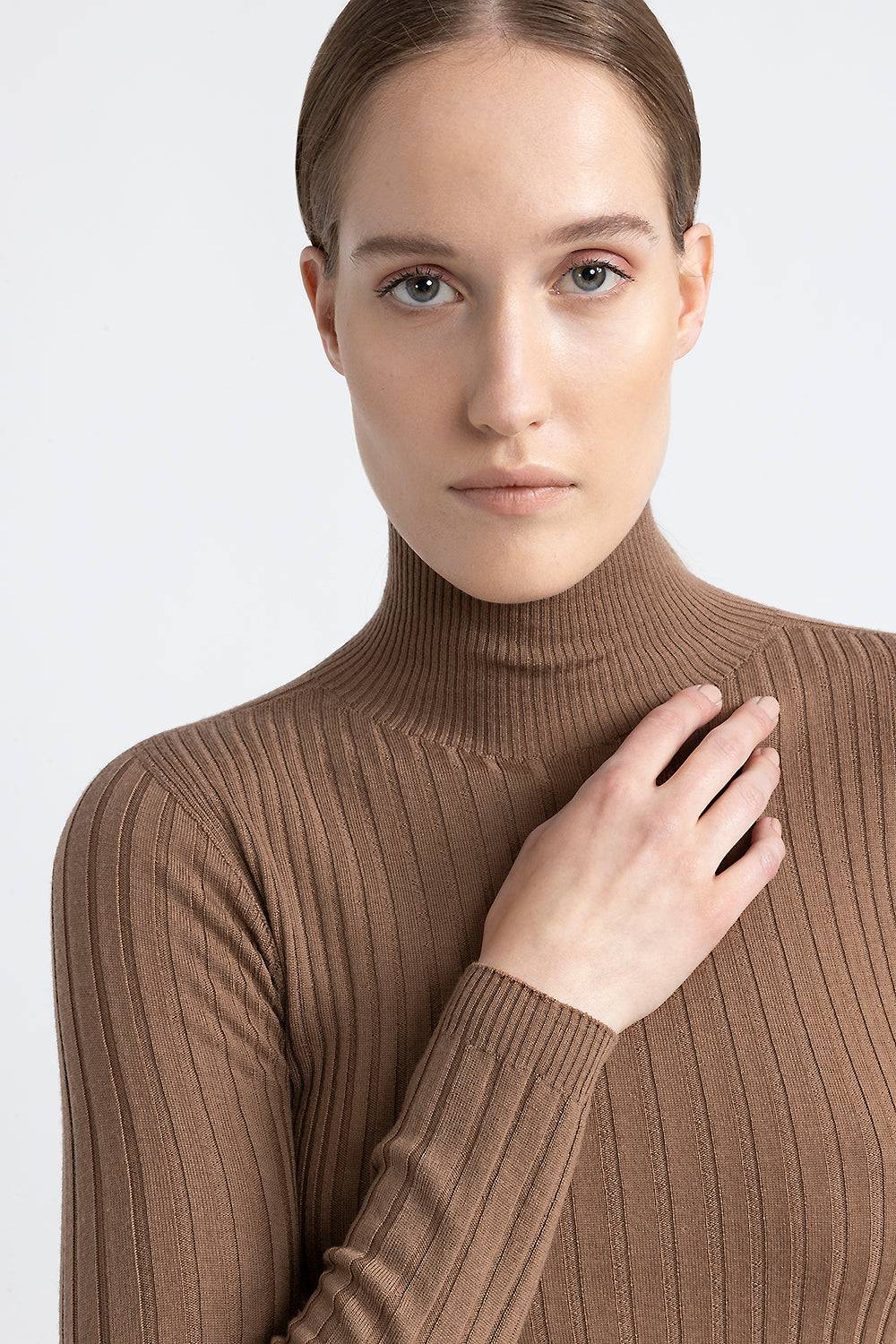 Peserico Maglia collo alto in filato di pura lana vergine In Linea