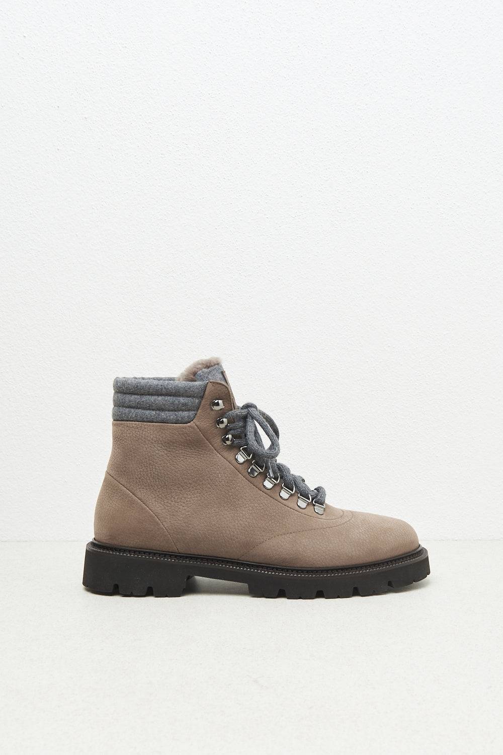 Peserico Scarpone in pelle nabuk con pelliccia montone Sconto
