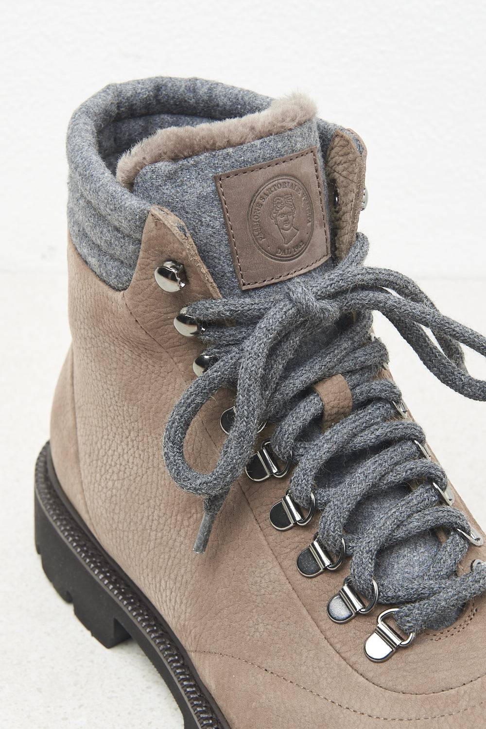 Peserico Scarpone in pelle nabuk con pelliccia montone Sconto