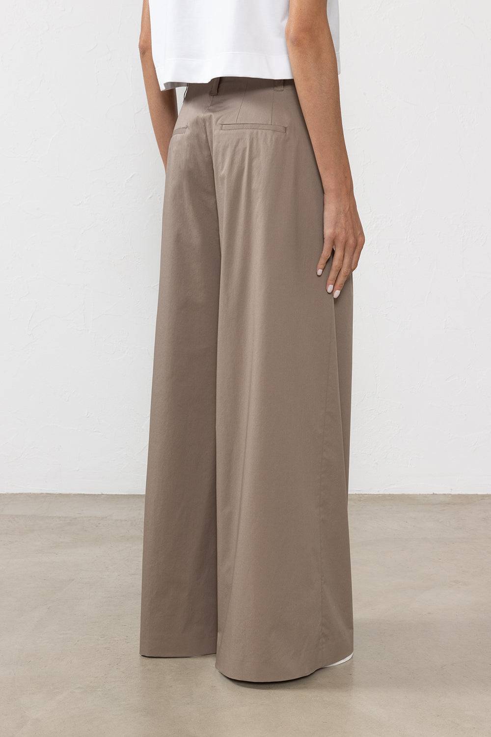 Peserico Pantalone in leggero raso di cotone stretch Offerte speciali