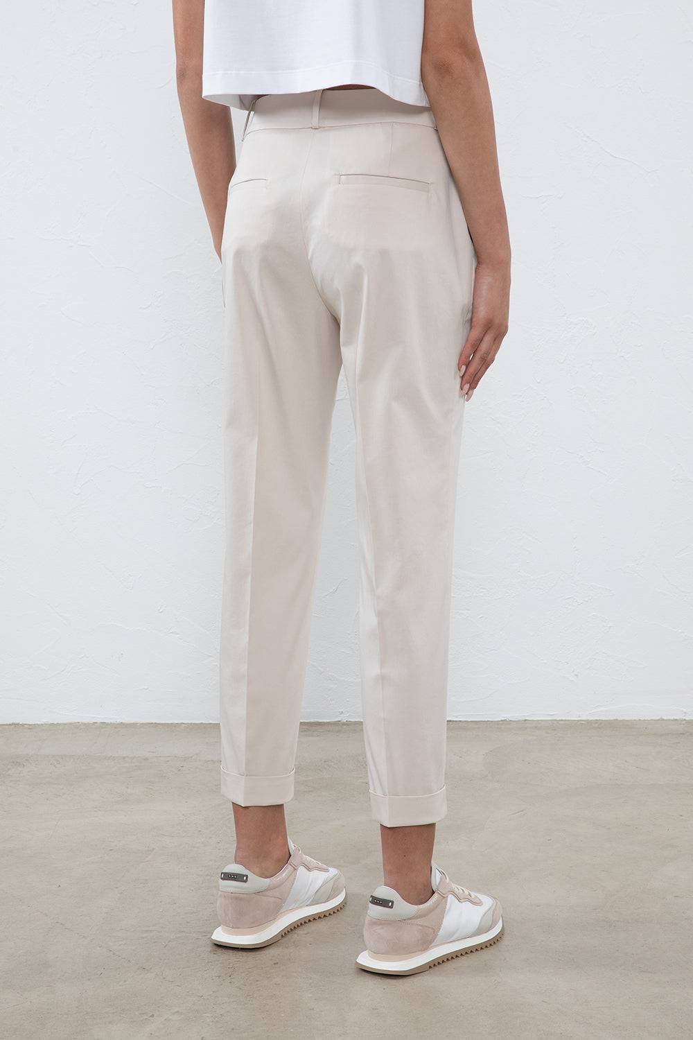 Peserico Pantalone in leggera gabardina di cotone pettinato stretch Offerte stagionali