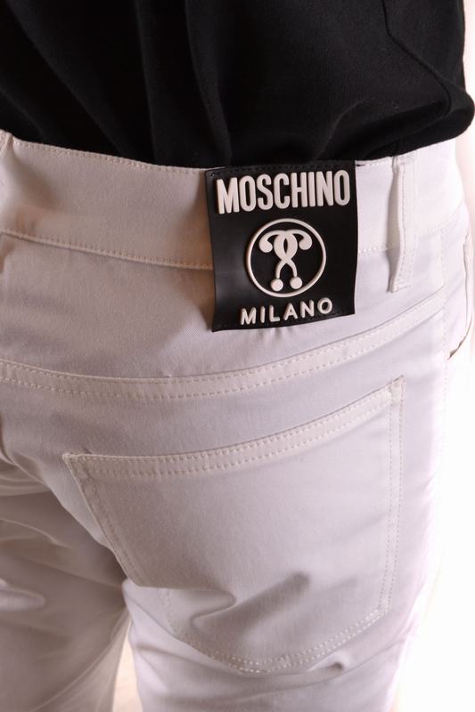 Moschino Bermuda Codice prodotto: Z A0346 0219 0001 Offerte speciali