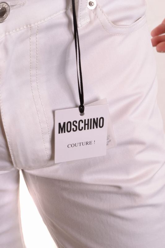 Moschino Bermuda Codice prodotto: Z A0346 0219 0001 Offerte speciali