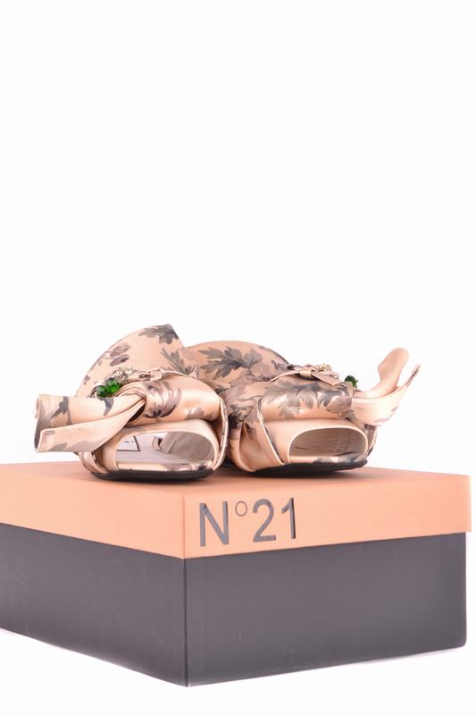 Sandali Codice prodotto: N21E8738-00090401 Offerte esclusive