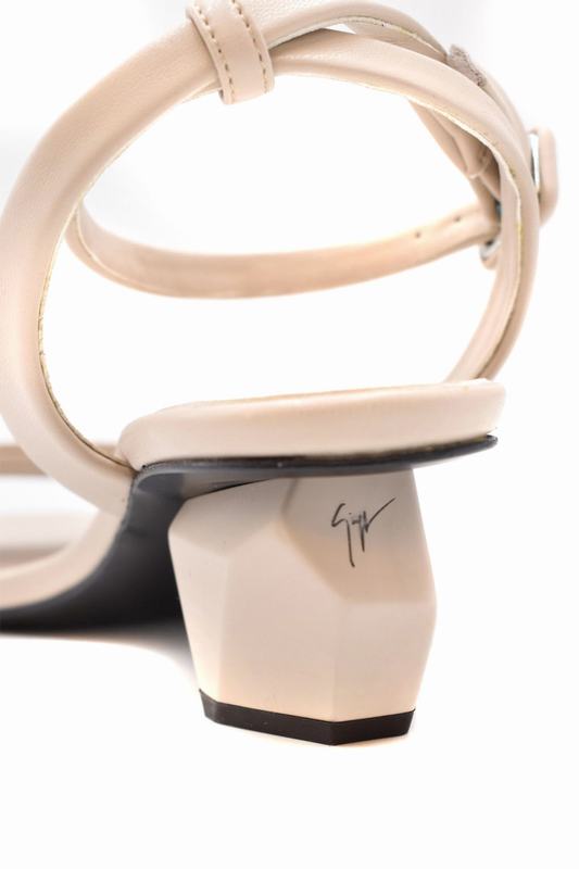Giuseppe Zanotti Sandali Codice prodotto: E300048 Fino al 55% di sconto