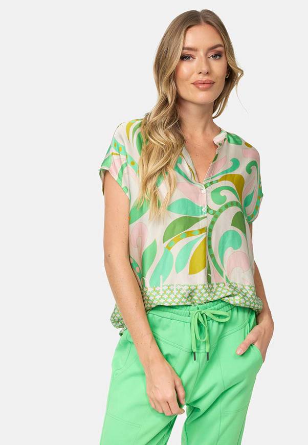 Please Jeans BLUSA CATNOIR A MANICHE CORTE IN ECOVEROSATIN - FIORI VERDI 2025