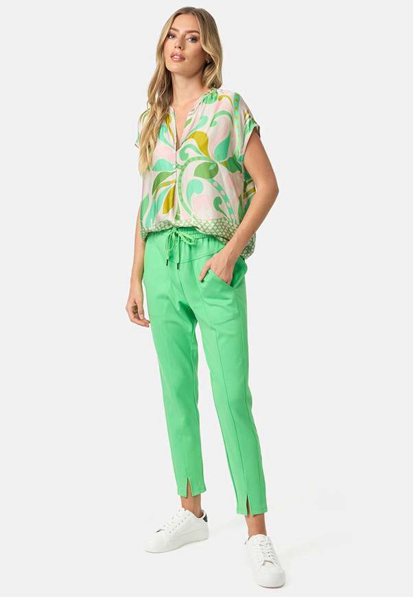 Please Jeans BLUSA CATNOIR A MANICHE CORTE IN ECOVEROSATIN - FIORI VERDI 2025