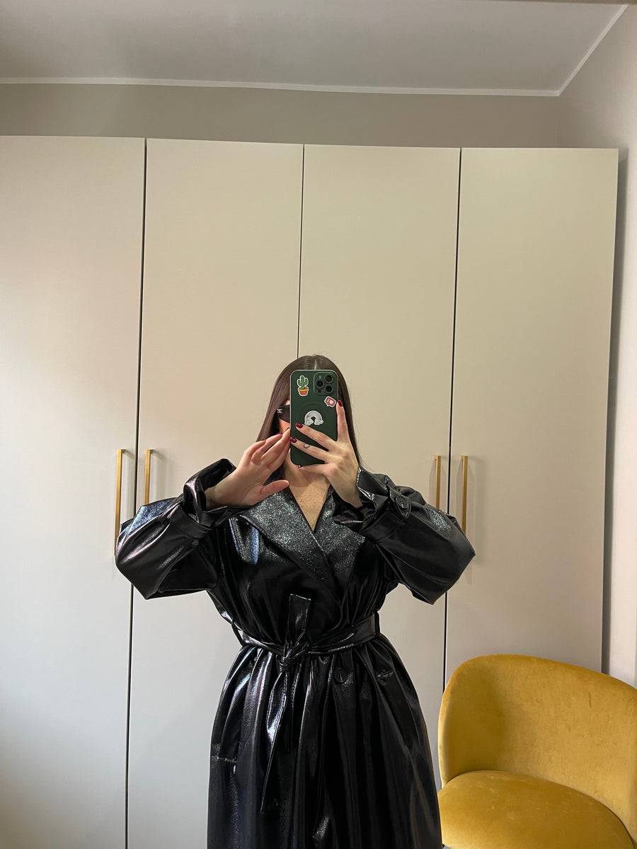 Lovely Sisters Trench in vinile nero Sconto