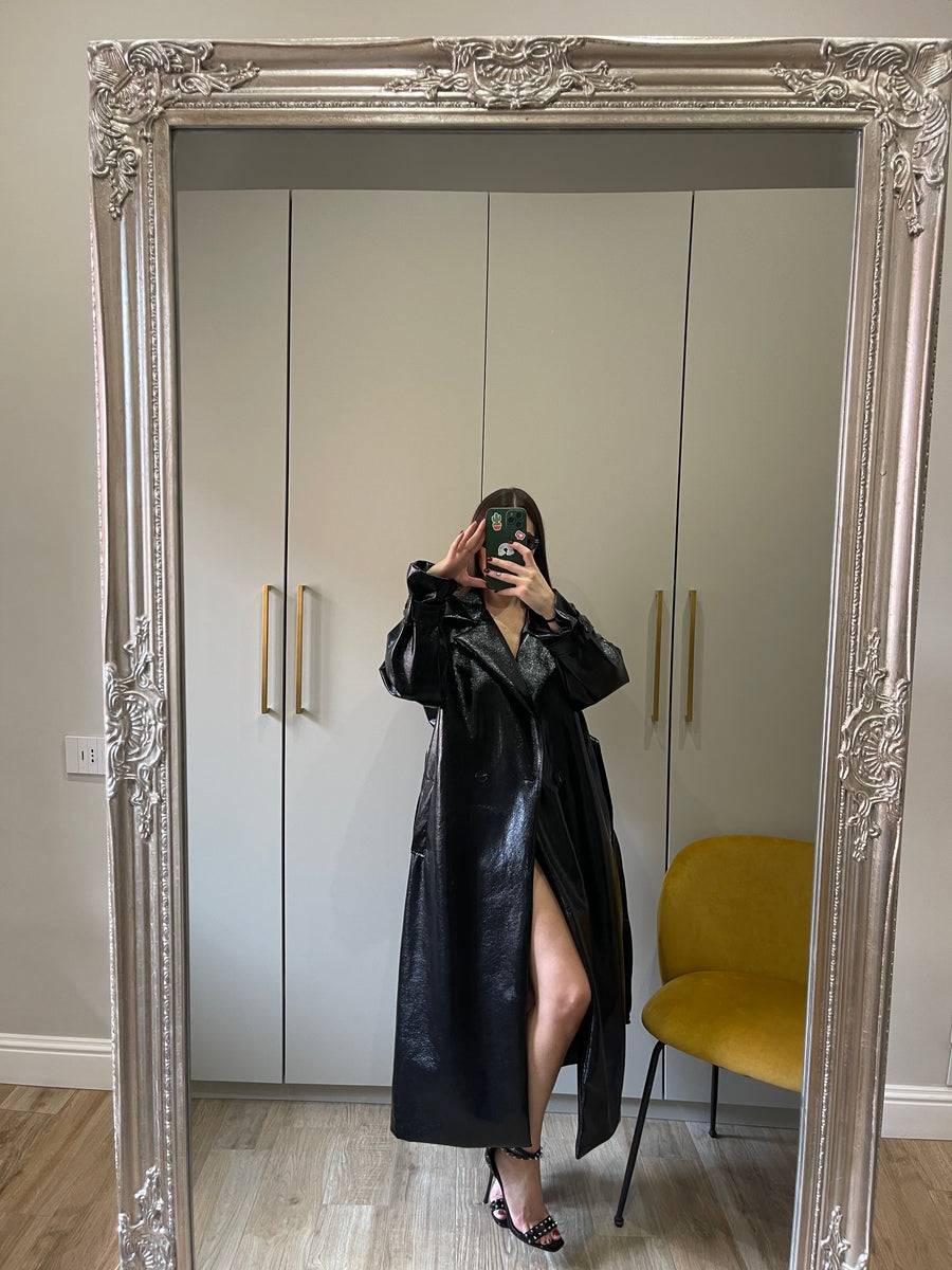 Lovely Sisters Trench in vinile nero Sconto