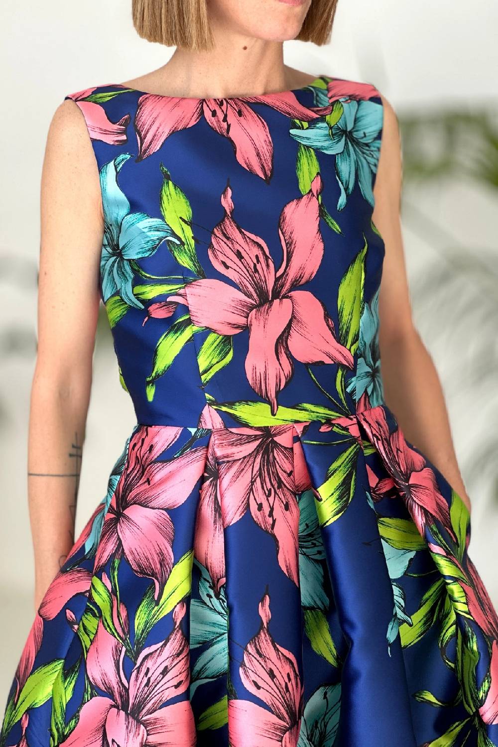 Lunatica Milano Abito Big Flower Blu V Neck Back Sottocosto