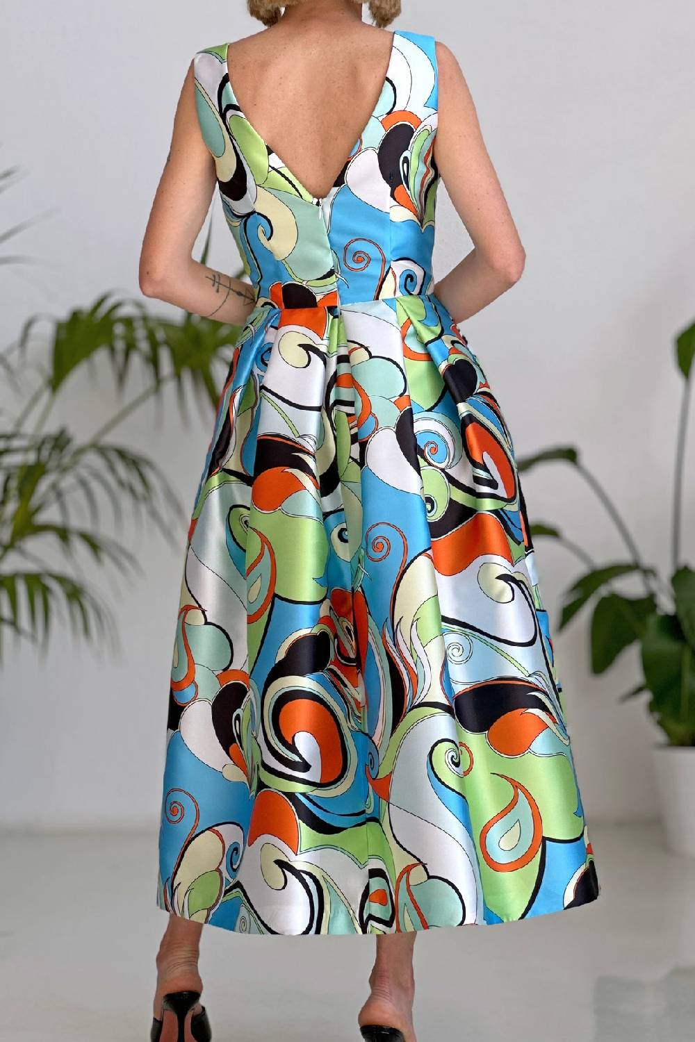Lunatica Milano Abito Groovy Orange Green V Neck Back Convenienza
