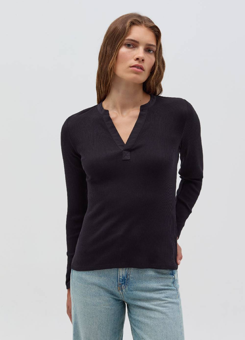 OVS T-shirt a costine sottili con scollo a V Italy