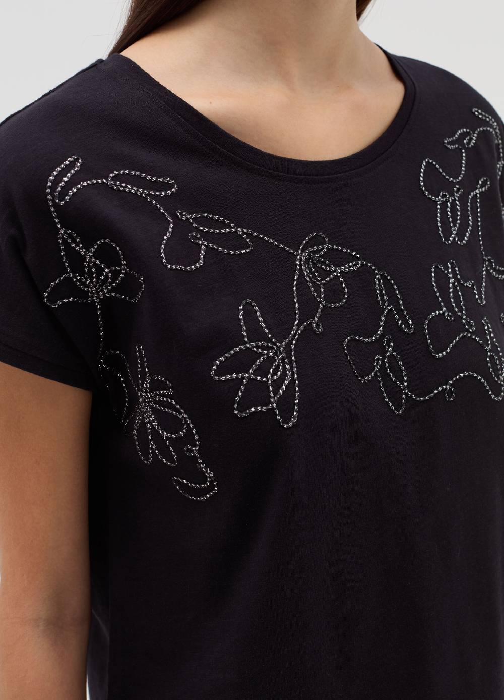 OVS T-shirt con ricamo floreale Fino Al -60%