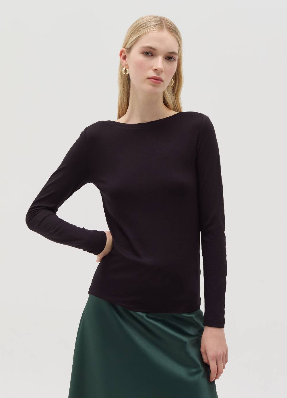OVS T-shirt in viscosa stretch con scollo a barca 2025