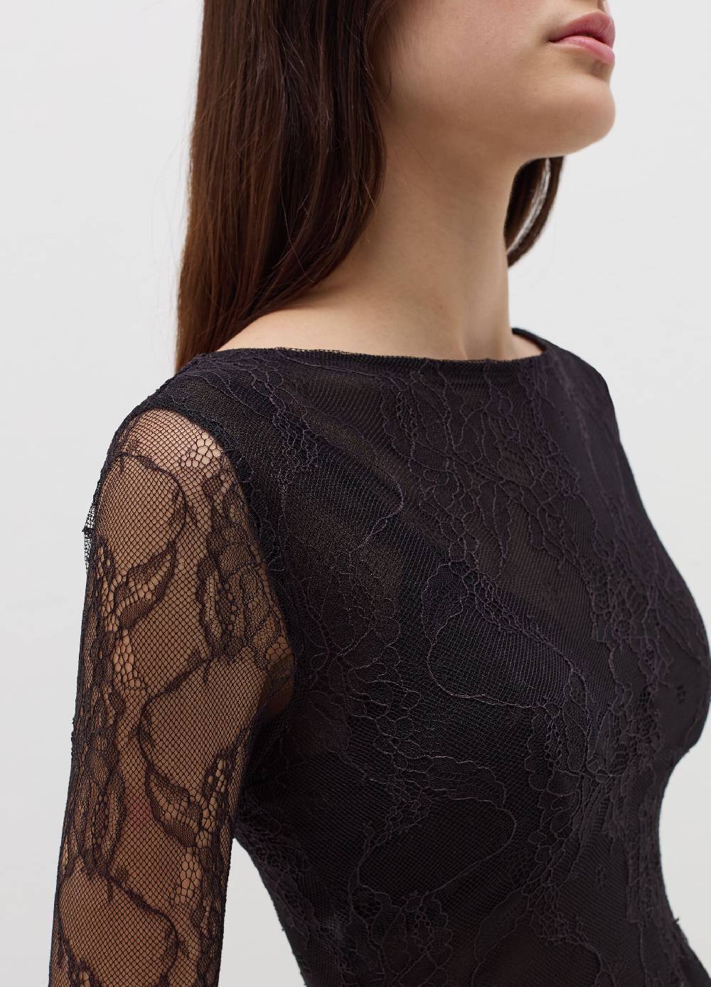 B. ANGEL T-shirt crop in pizzo con maniche lunghe Negozio
