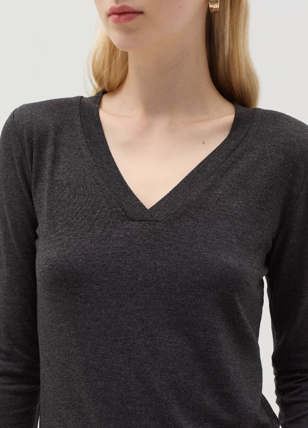 OVS T-shirt in viscosa stretch con scollo a V Spedizione Gratuita