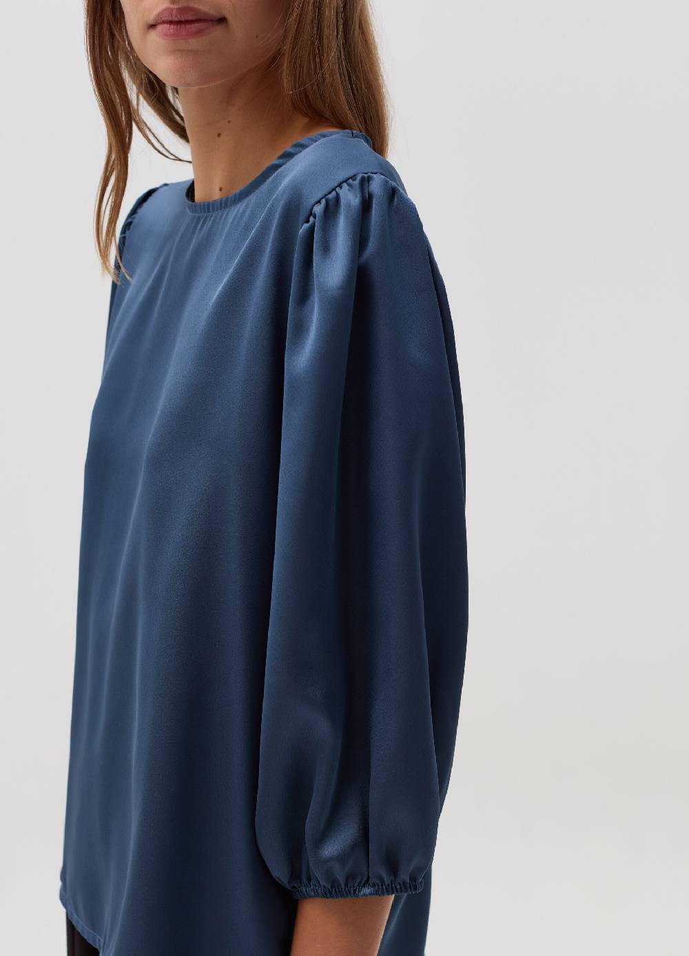 HYBRID Blusa in satin con maniche a sbuffo Convenienza