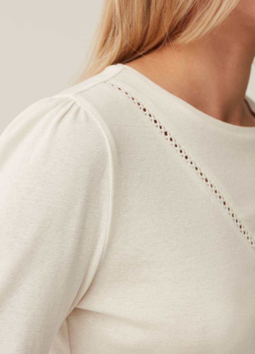OVS T-shirt con dettaglio traforato In Linea