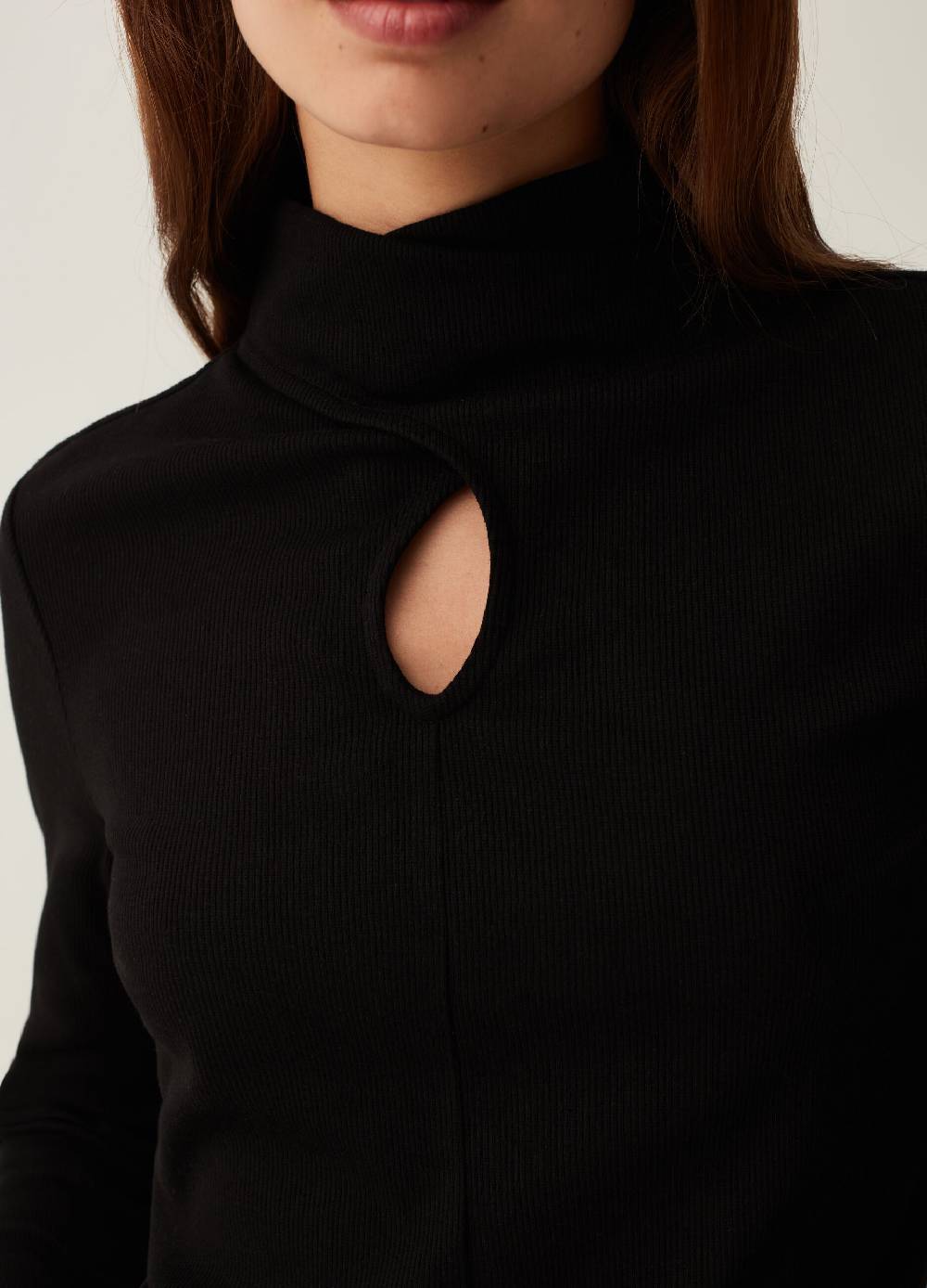 OVS T-shirt mock neck con dettaglio cut out Hotsell