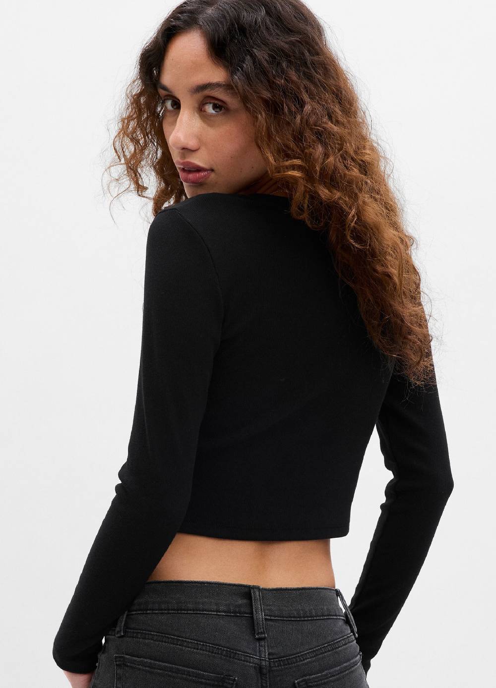 GAP T-shirt cropped a maniche lunghe 2025
