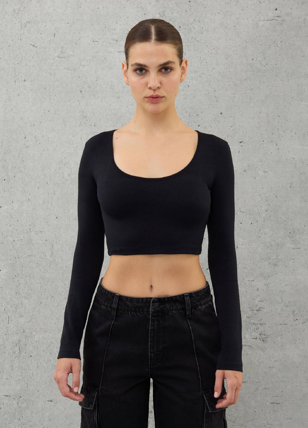 UTOPJA Cut Out Crop Longsleeve Black Novità