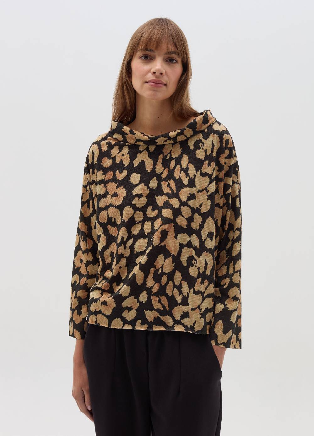 HYBRID Blusa animalier con scollo ad anello 2025