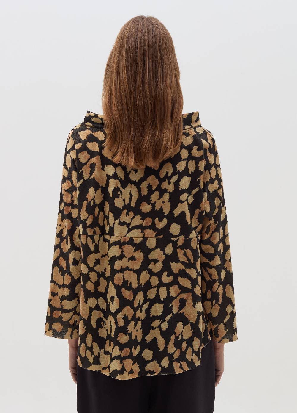 HYBRID Blusa animalier con scollo ad anello 2025