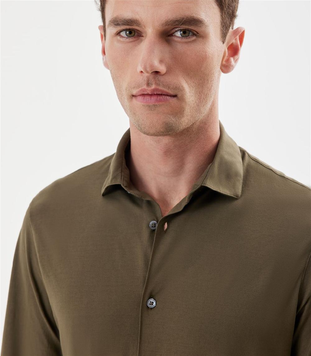 S.Moritz Camicia verde militare da uomo in cotone | S.Moritz Sito Ufficiale Presa