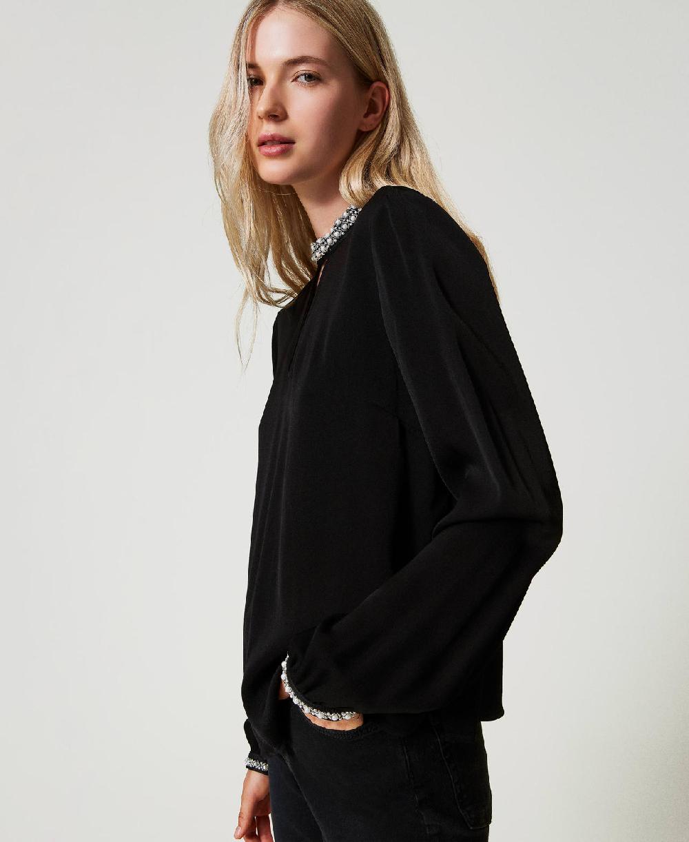 Scee by twin set Blusa in crêpe con ricami In Linea