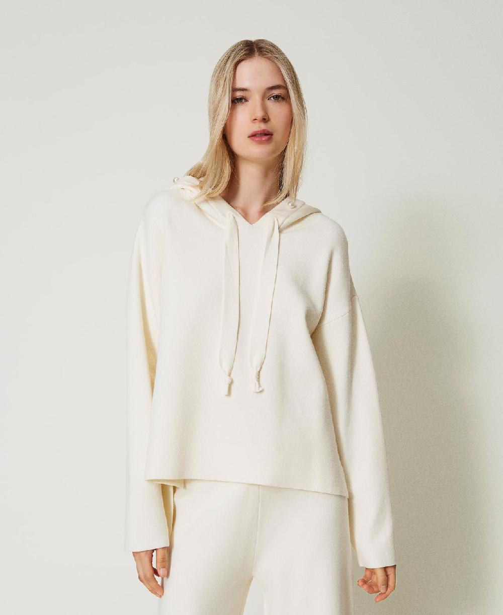 Scee by twin set Maglia con cappuccio e perle Offerta Anniversario