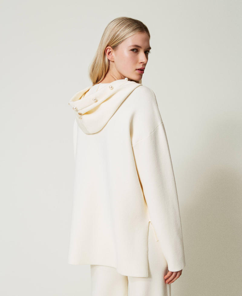 Scee by twin set Maglia con cappuccio e perle Offerta Anniversario