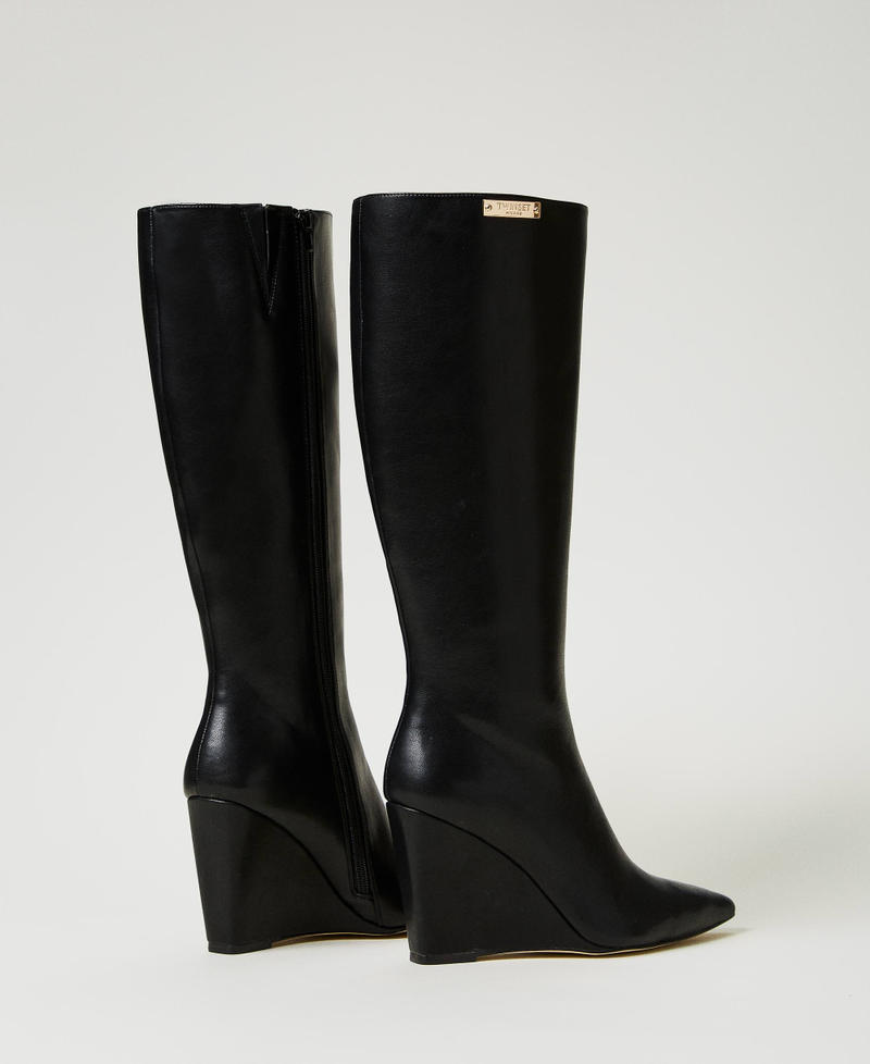 Scee by twin set Stivali alti con zeppa e targhetta logo Shopping Online