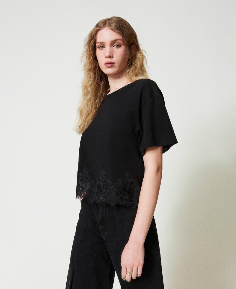 Scee by twin set T-shirt cropped con pizzo macramè Soddisfazione Garantita
