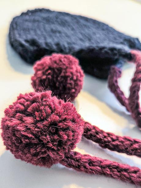 Tricot à Porter Cappello paraorecchie e pon pon Consegna Veloce