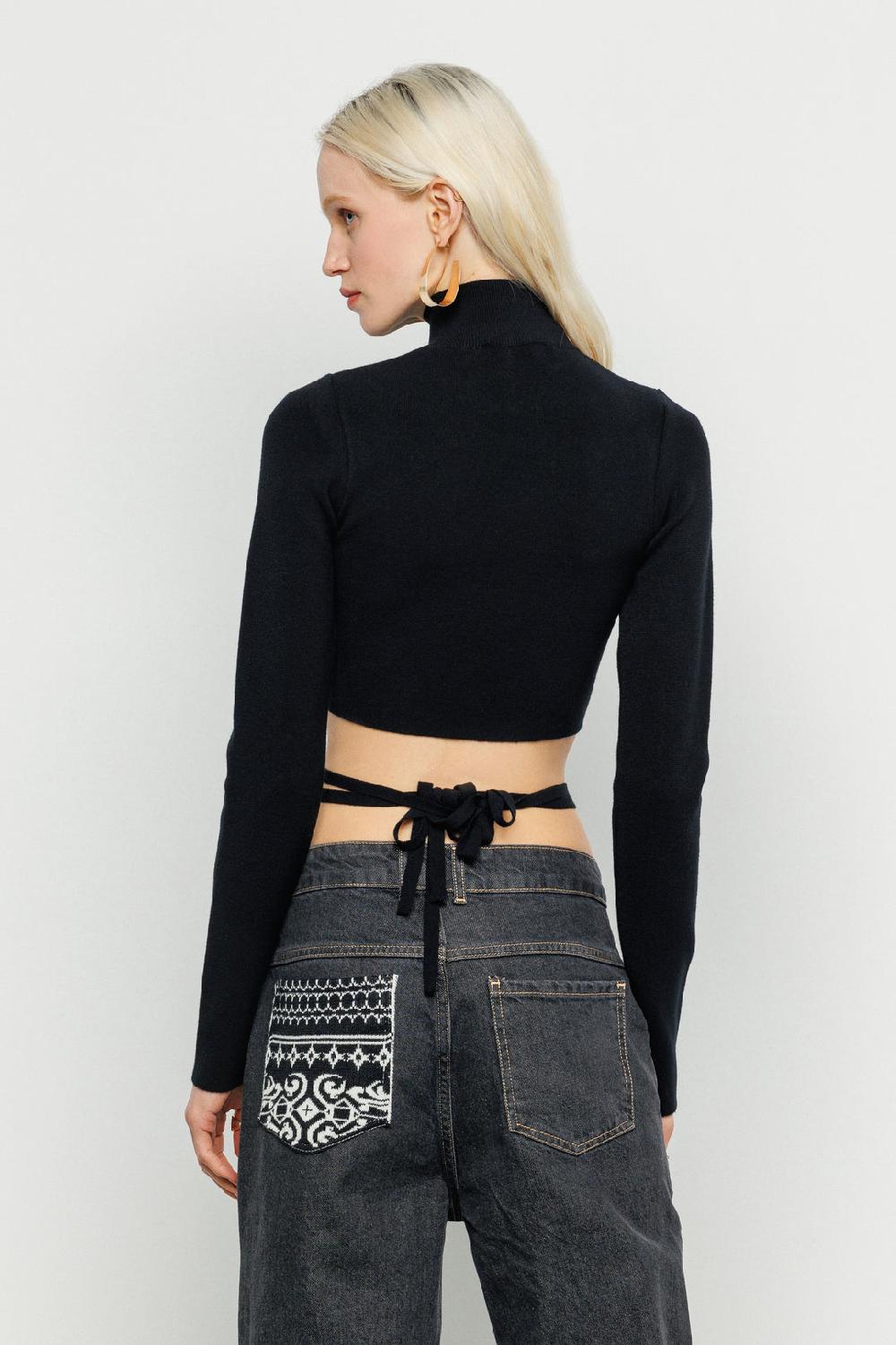 Akep CROP TOP AKEP A COLLO ALTO CUT CHEST Qualità