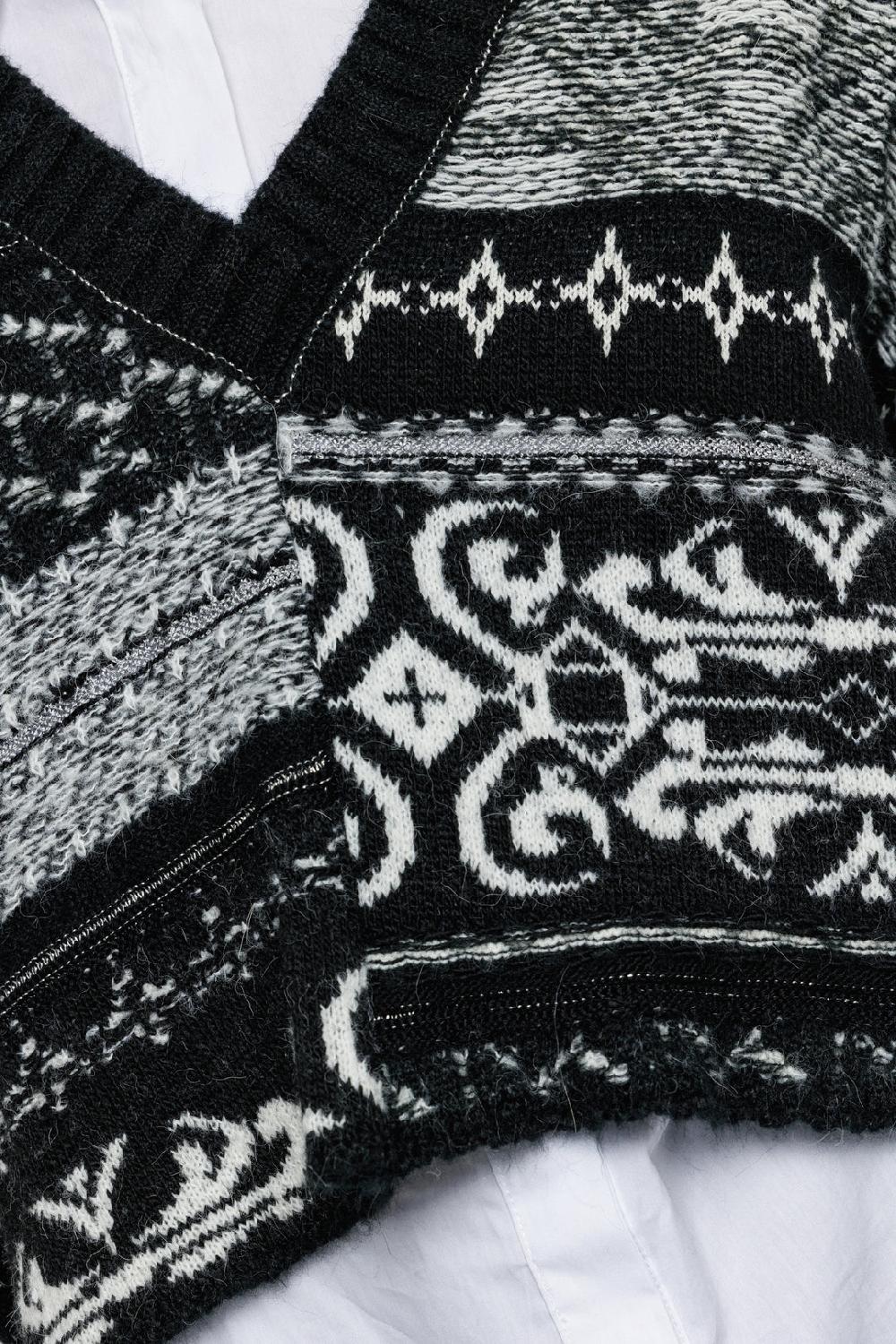 Akep PULLOVER CROP AKEP ASIMMETRICO CON SCOLLO A V Nuovo