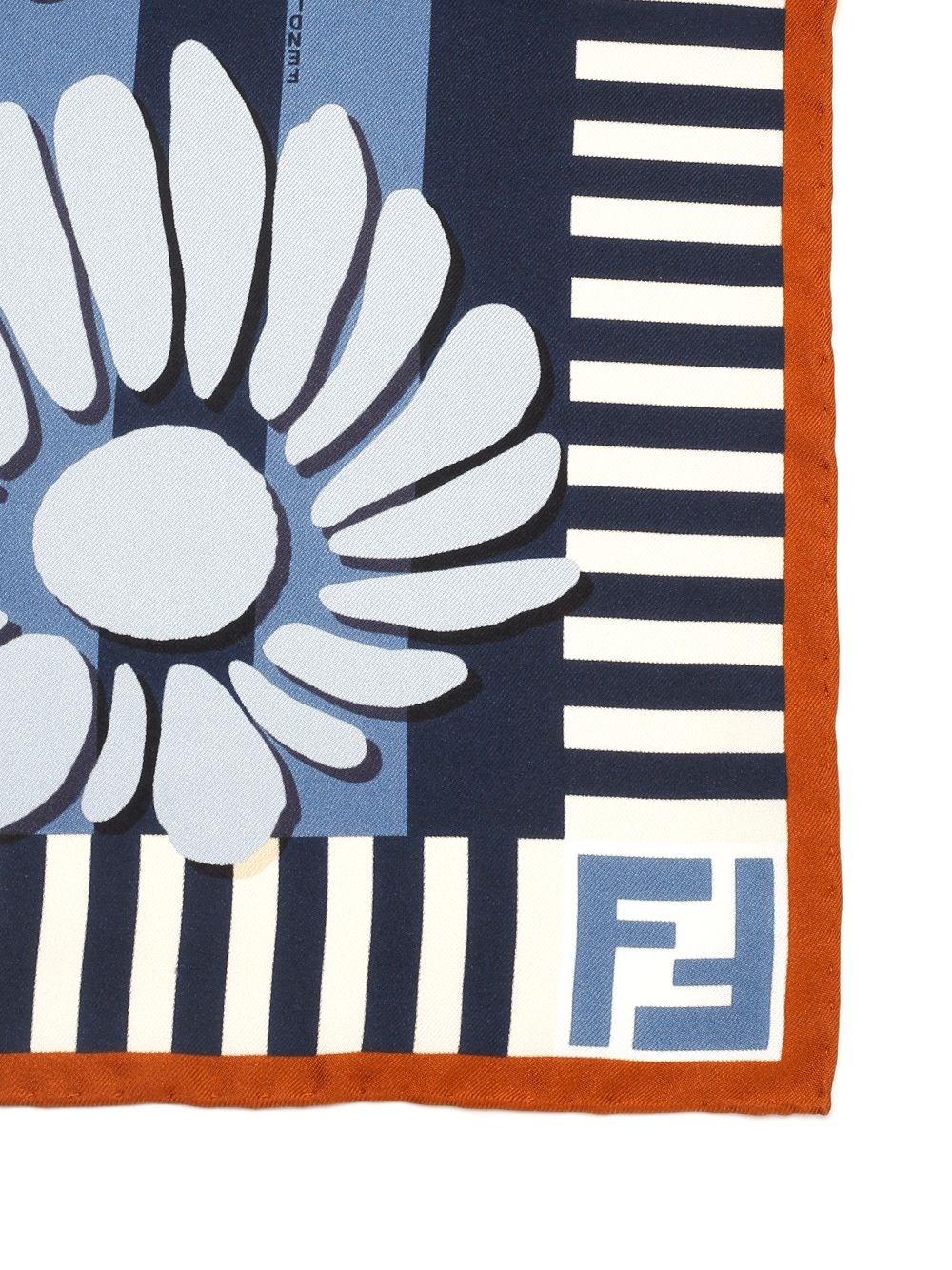 Al Duca D'Aosta Fendi Foulard in seta stampa Peekaboo Italia
