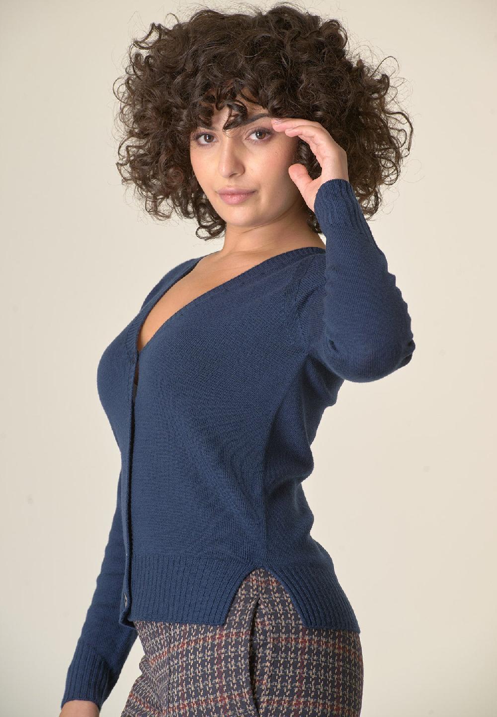 Angelico Cardigan blu lana merinos manica raglan Sottocosto